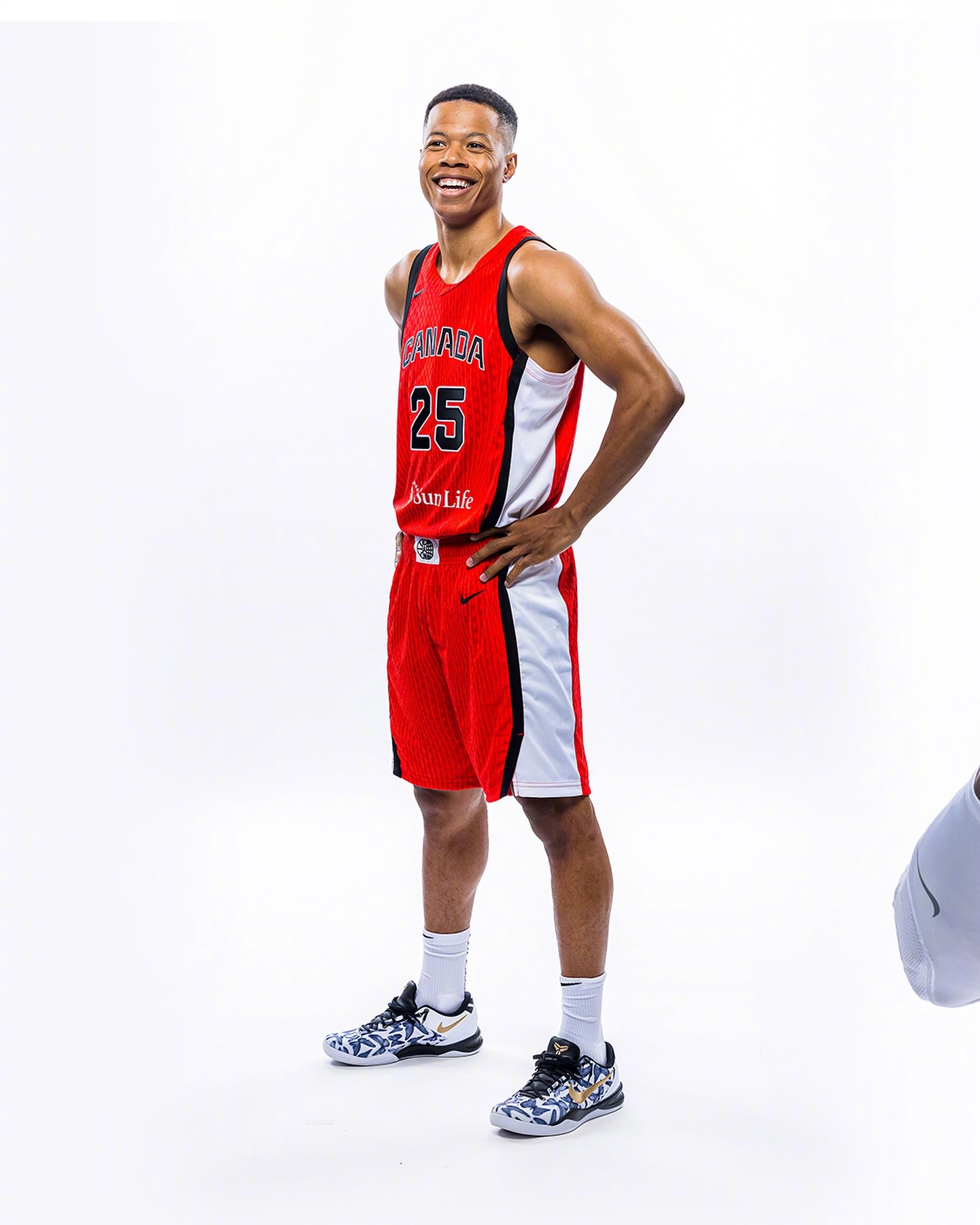 加拿大运动员身材高大坚毅,成为焦点的简单介绍 加拿大运动员身材高大坚毅,成为焦点的简单介绍