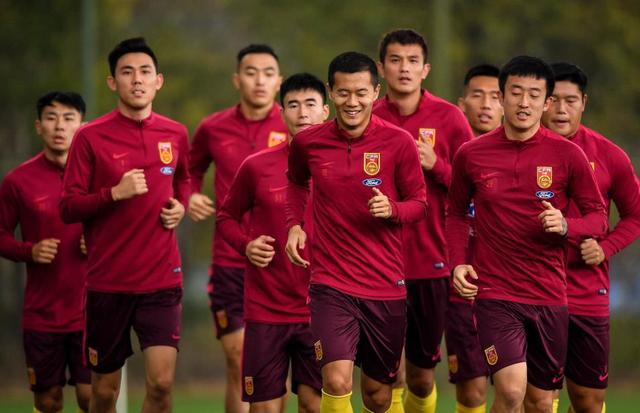 包含河南男篮气势如虹，连胜势头争夺第一的词条