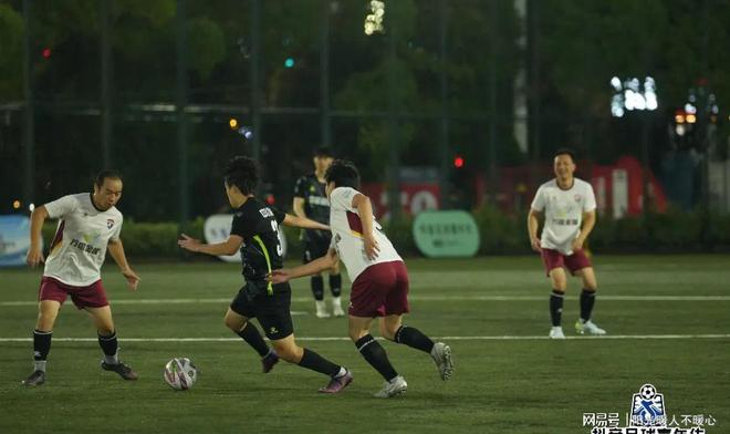 高水平足球比赛掀起热潮引发狂热追捧的简单介绍