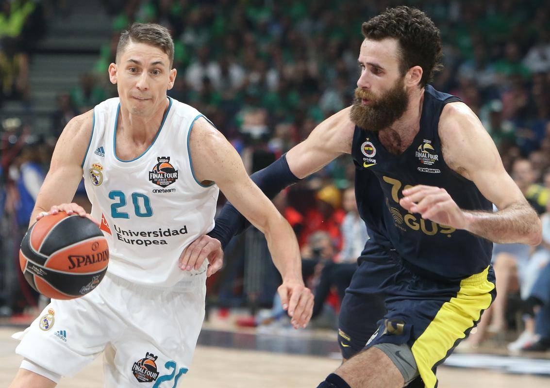 格兰纳达击败奥萨苏纳，继续保持领先