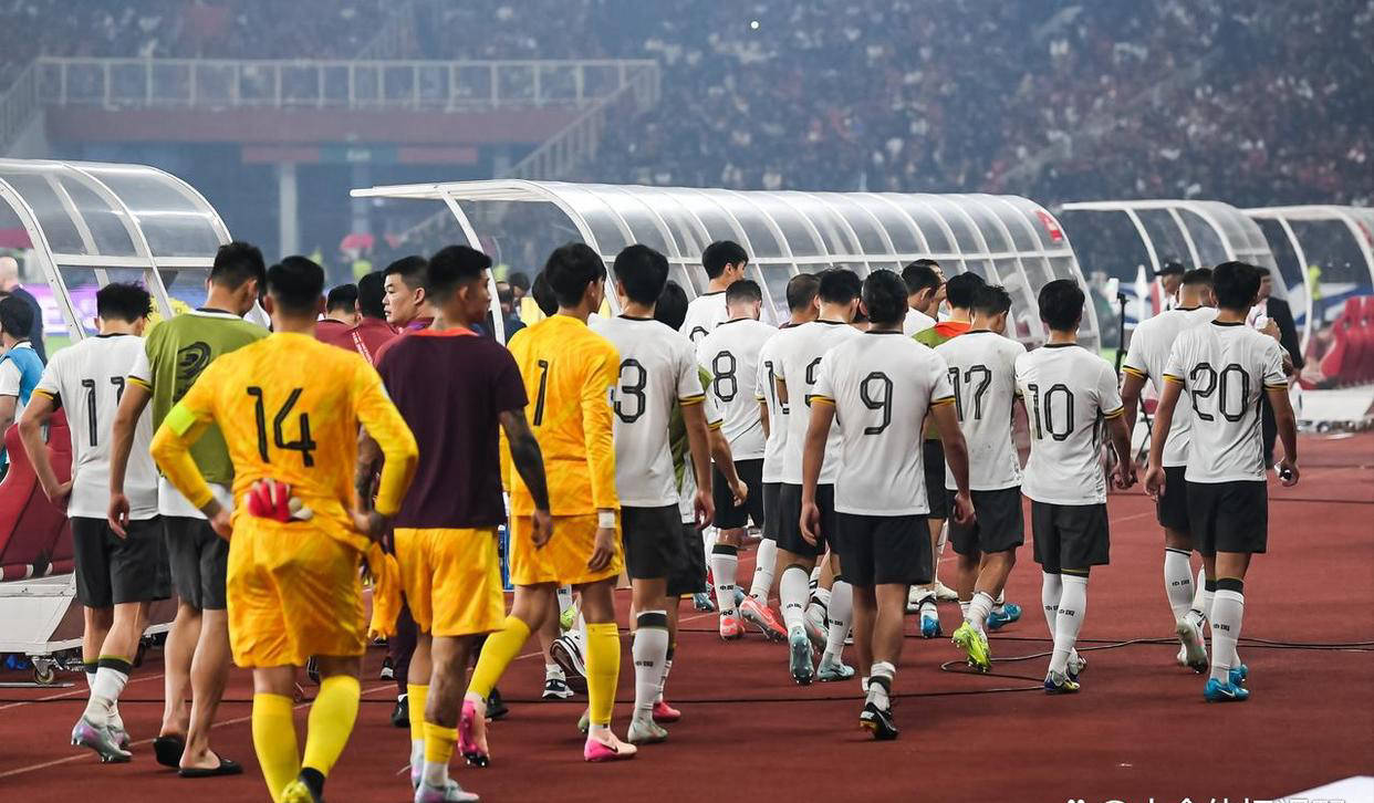 包含热门足球对抗赛引发球迷热情响应的词条