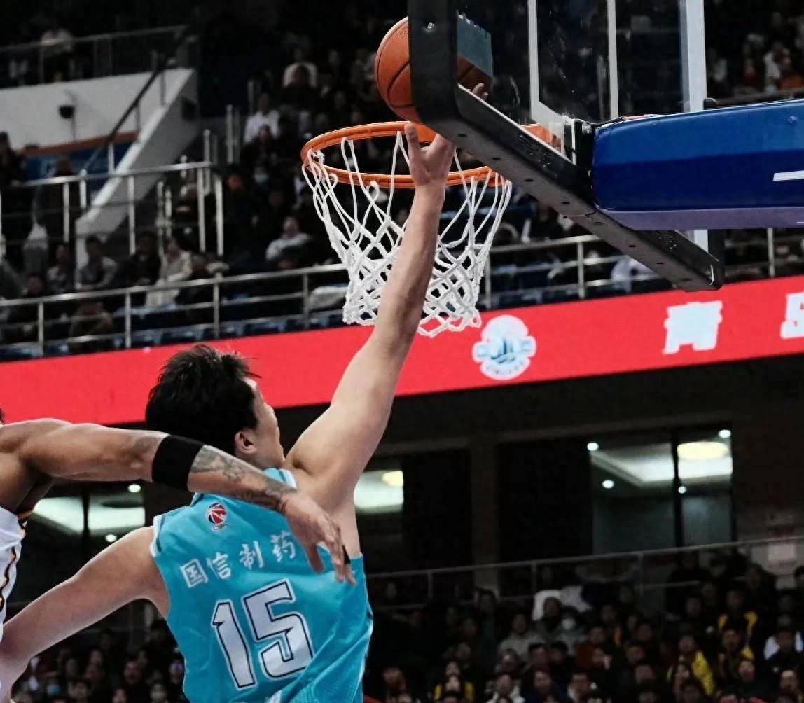 包含缅因队斩获关键胜利，晋级成功的词条