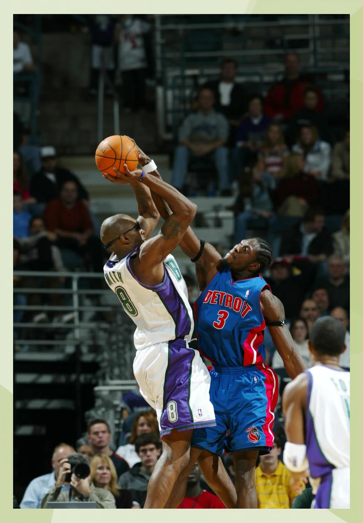 万众瞩目！球场上的对决即将掀起轰动的简单介绍