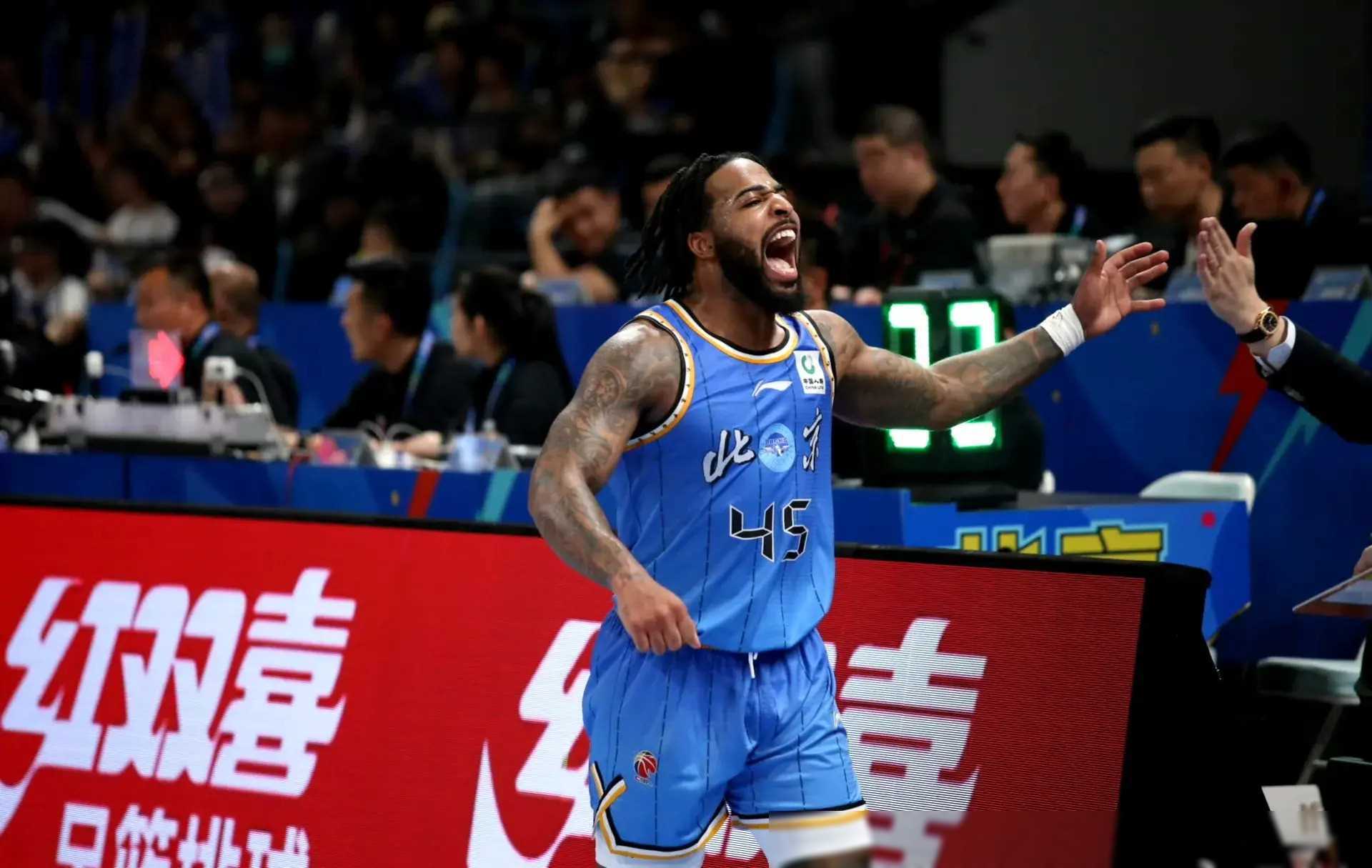 临场指挥出色，助球队最后时刻逆袭取胜的简单介绍