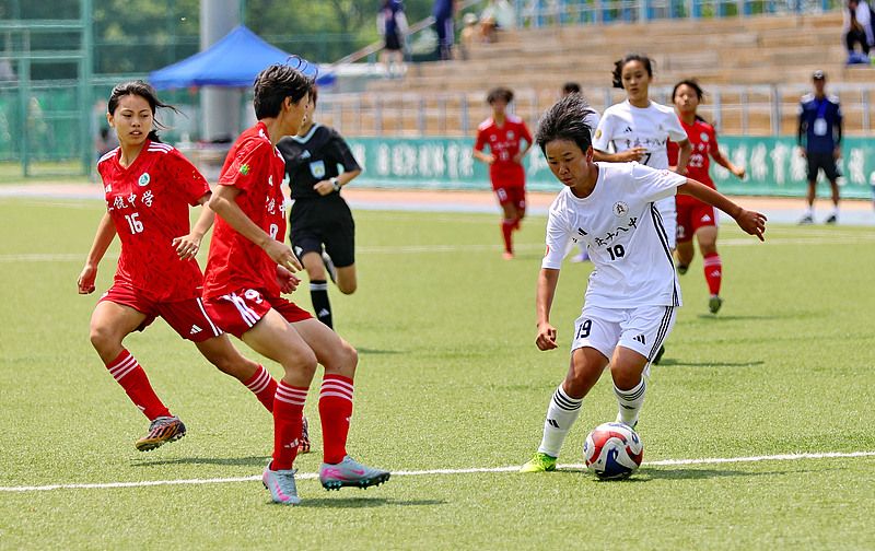 青少年女子足球比赛展现出色竞技风采 青少年女子足球比赛展现出色竞技风采