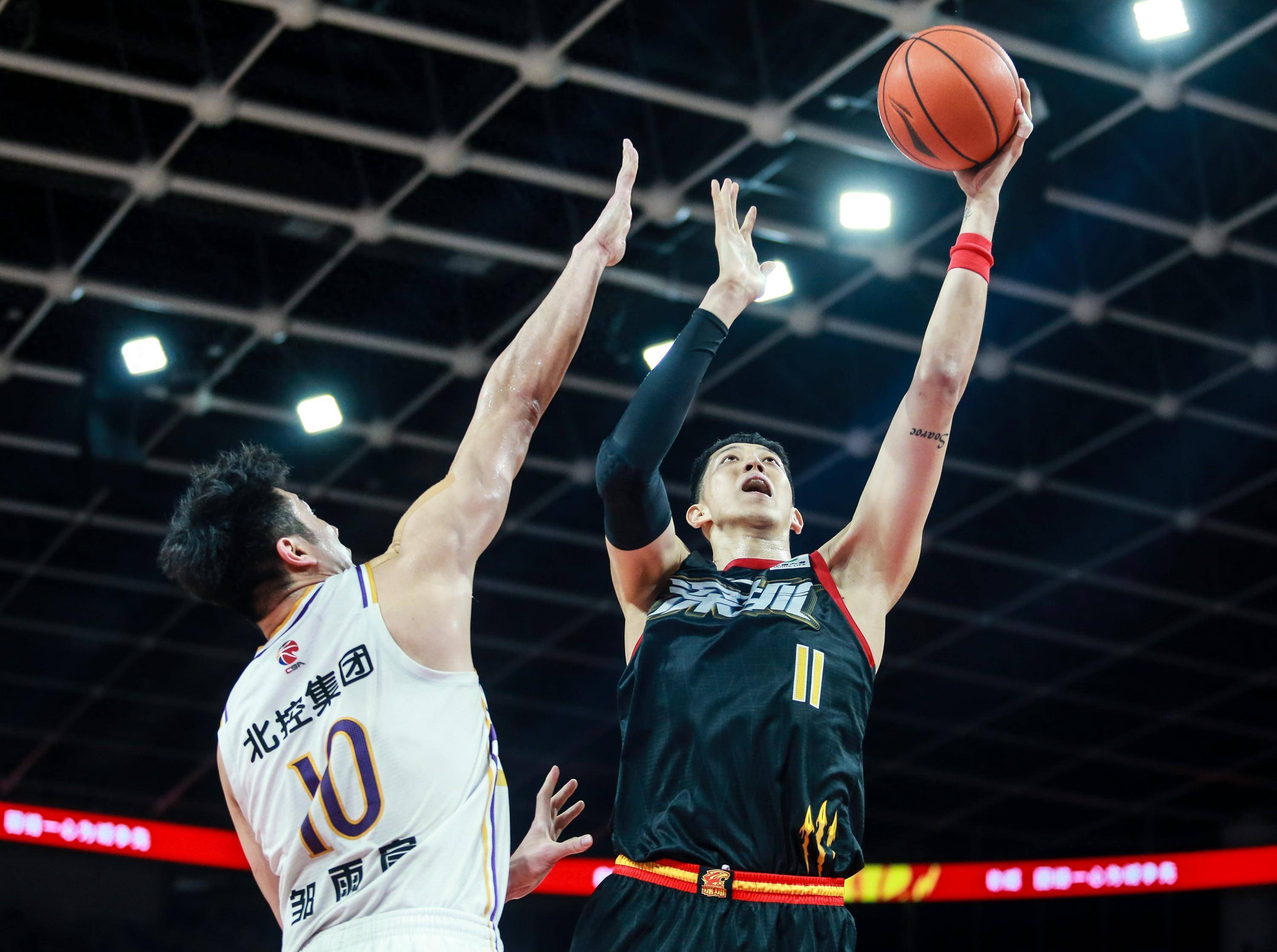 欧洲篮球明星联赛季后赛首轮比赛惊险连连