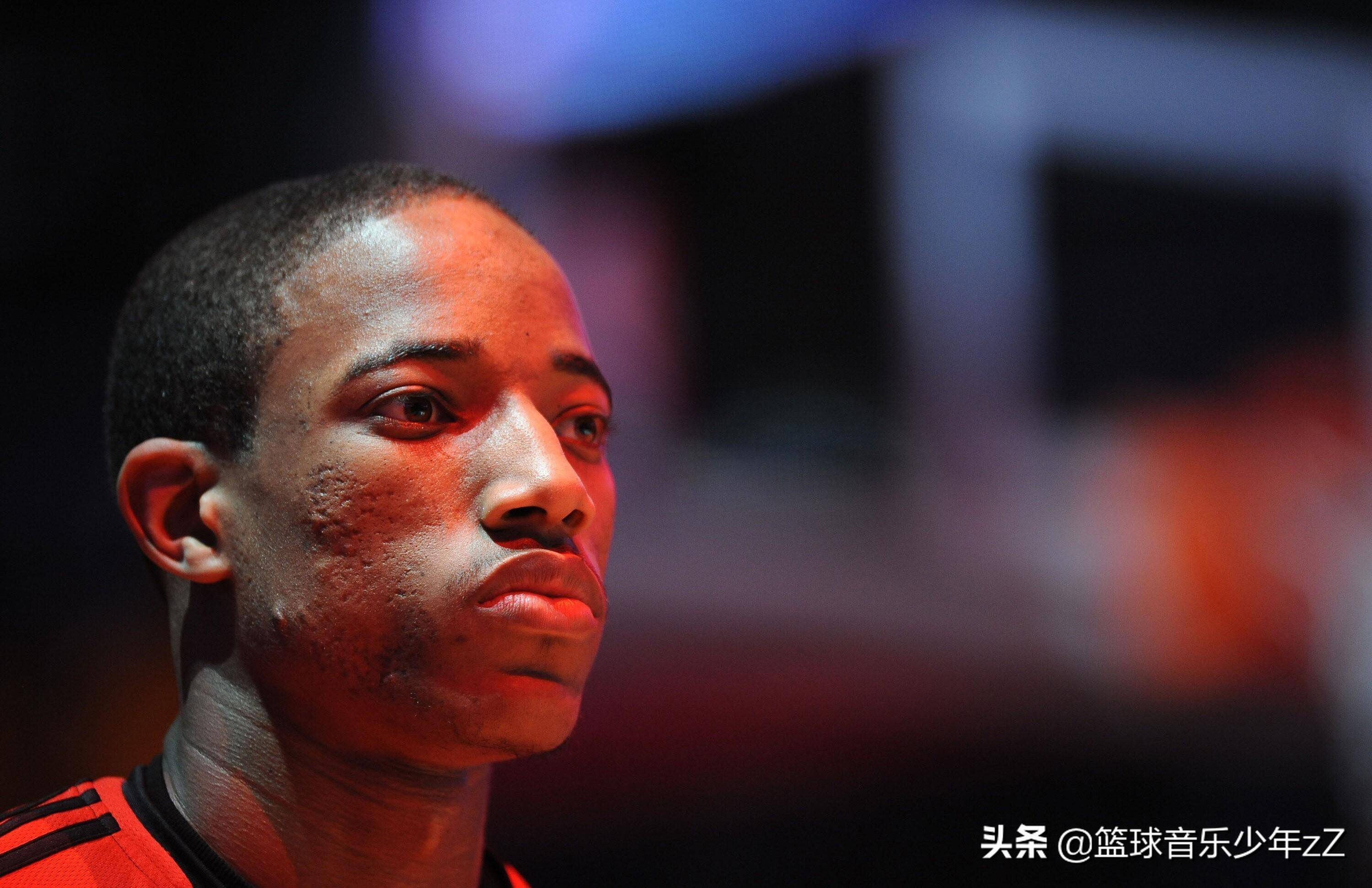 包含马刺逆转击败黄蜂，德罗赞砍下25分！的词条