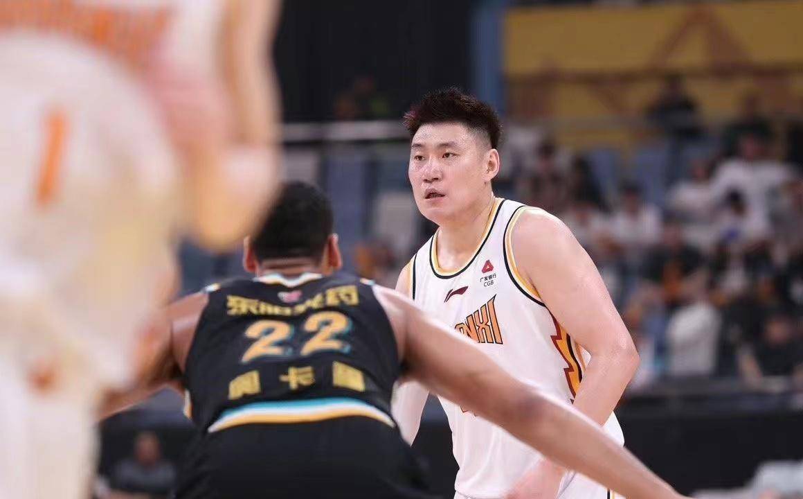 辽宁队轻取山东队，胡金秋刷新纪录