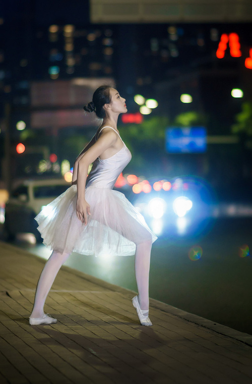 绿茵蓝图的篮球解法，当活塞用欧冠决赛的节奏窒息独行侠