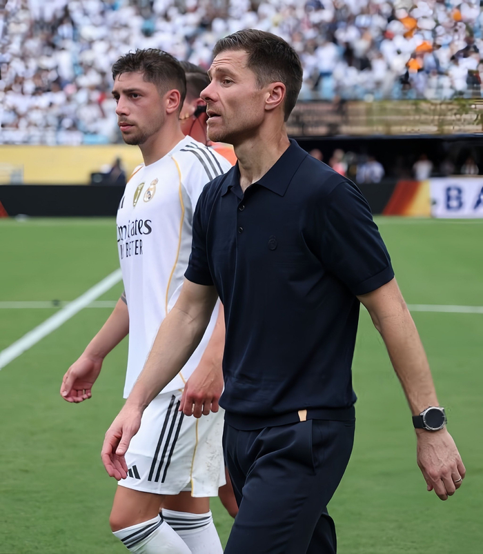 克罗地亚斩落韩国，巴尔韦德在F1街道赛接管比赛